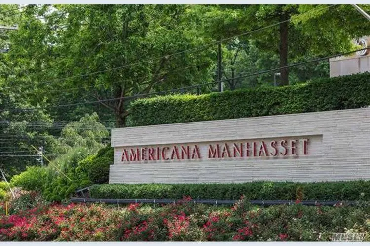 Manhasset Miracle Smile - Professional dental clinic exterior with modern facilities