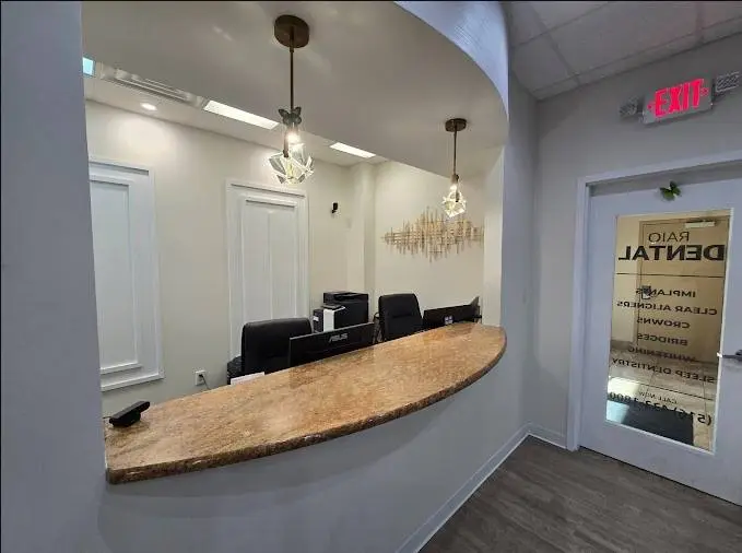 Raio Dental - Professional dental clinic exterior with modern facilities
