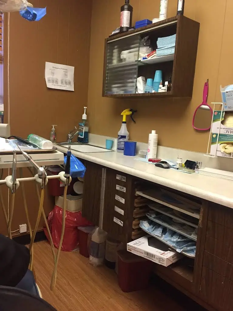 Gun Hill Dental Associates - Professional dental clinic exterior with modern facilities