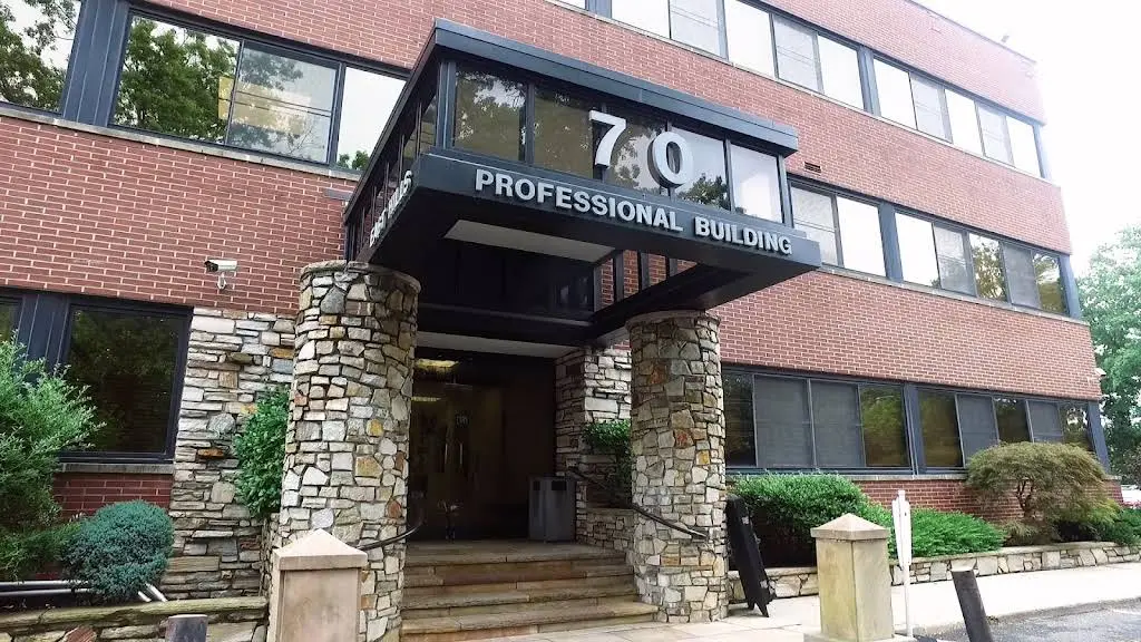 East Hills Endodontics - Professional dental clinic exterior with modern facilities