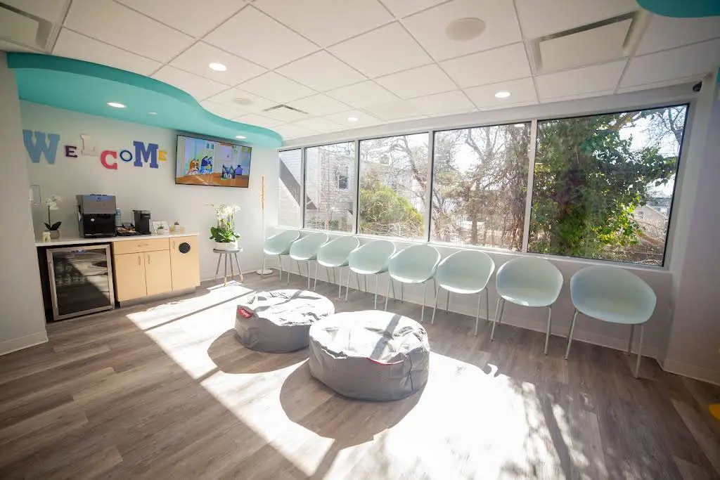 North Shore Smiles Pediatric Dentistry - Professional dental clinic exterior with modern facilities