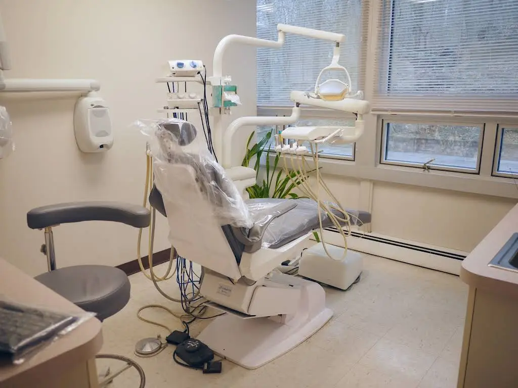 Central Avenue Dental Arts: Dr. Ira A. Levine, DDS, MAGD - Professional dental clinic exterior with modern facilities