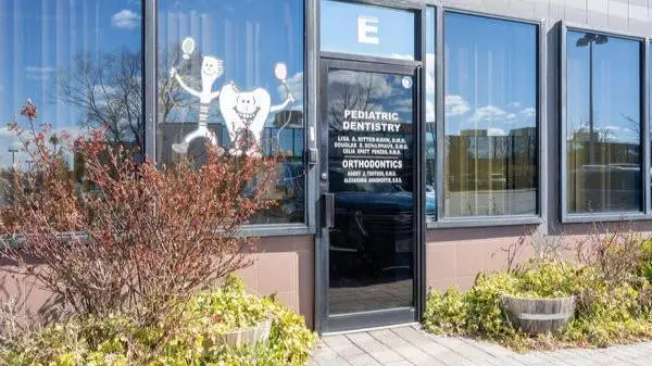 Woodbury Pediatric Dentistry & Orthodontics - Professional dental clinic exterior with modern facilities