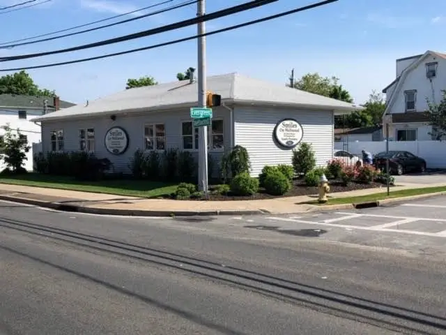 Smiles on Wellwood - Professional dental clinic exterior with modern facilities