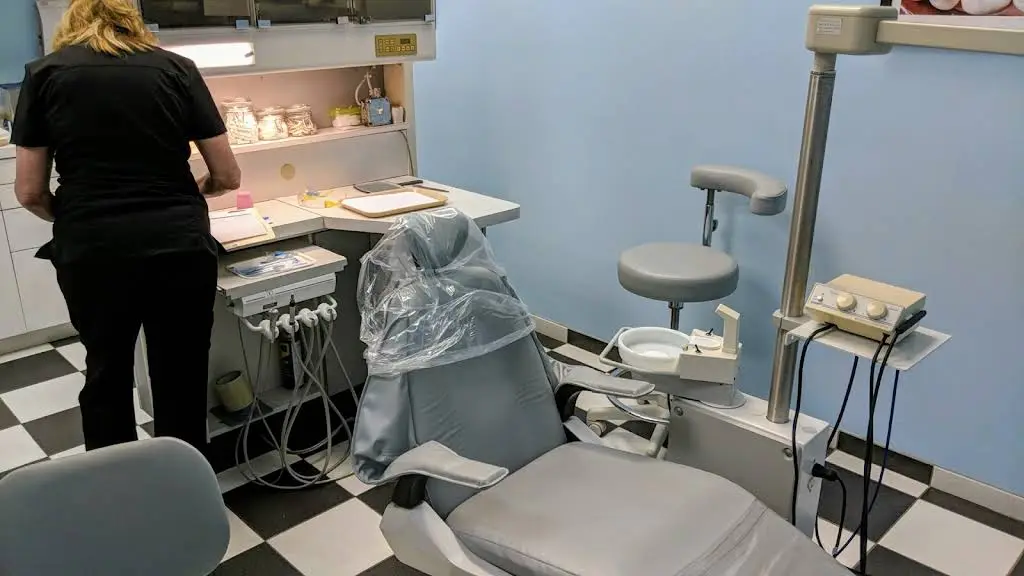 Howell Family Smiles - Professional dental clinic exterior with modern facilities