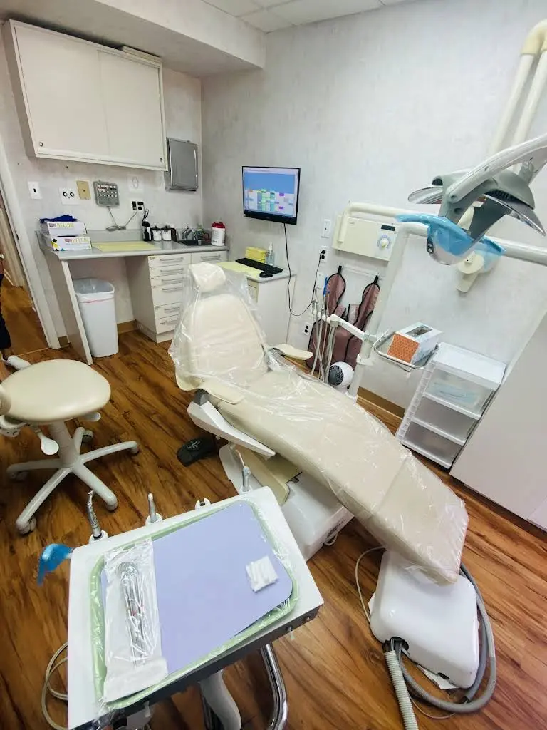 Putnam Bright Smile Dentistry - Professional dental clinic exterior with modern facilities