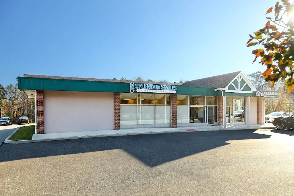 Splendid Smiles Family Dentistry - Professional dental clinic exterior with modern facilities
