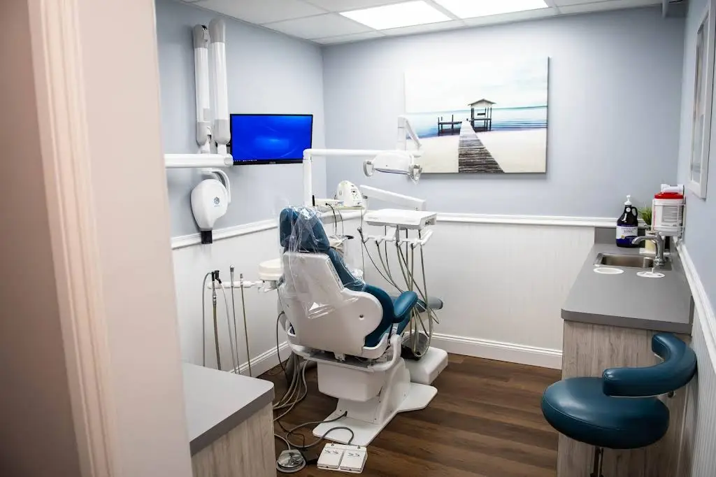Soundview Dental PLLC - Professional dental clinic exterior with modern facilities