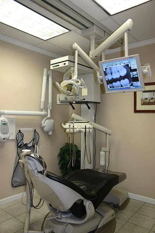 Harrison Avenue Dental Associates - Professional dental clinic exterior with modern facilities