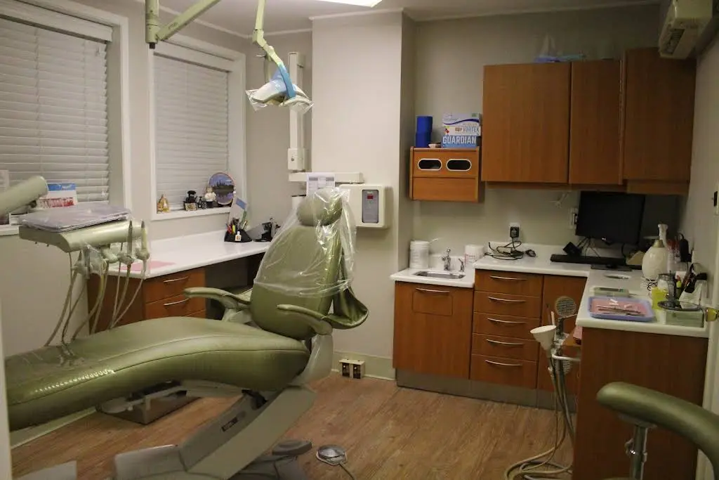 Danbury Smiles - George L Landress, DDS, MAGD