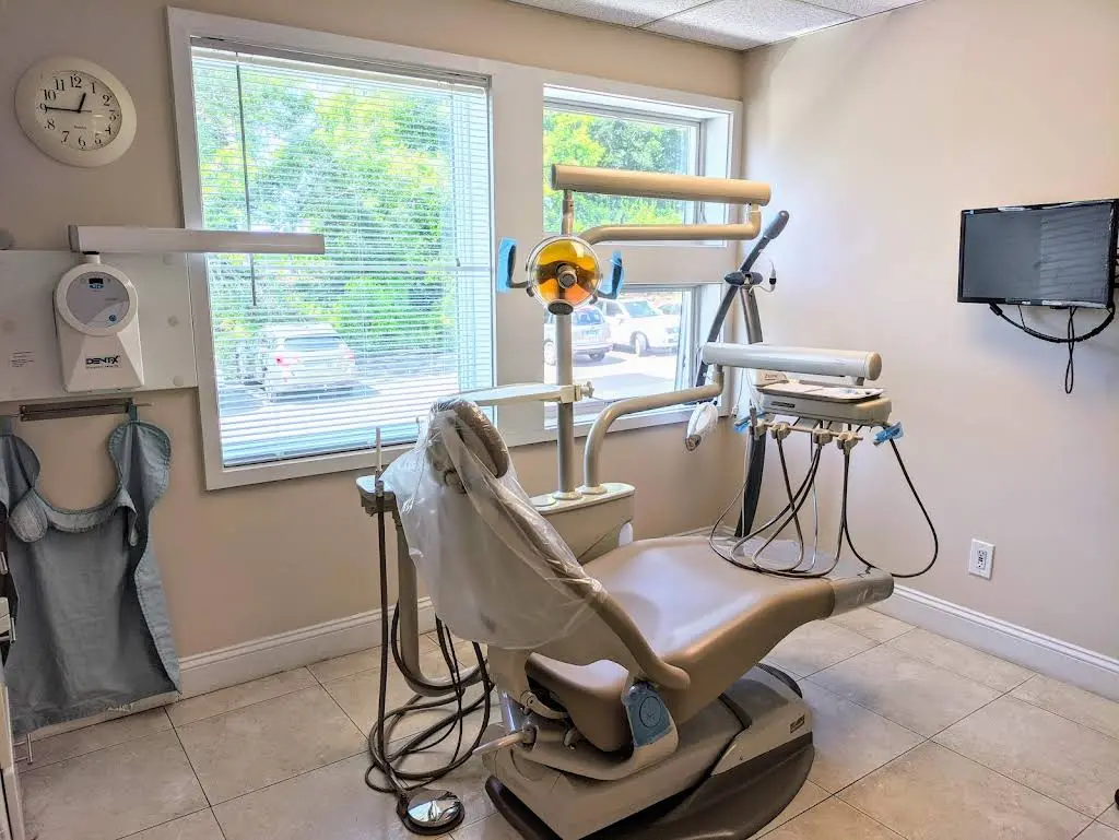 Darien Dental Associates - Professional dental clinic exterior with modern facilities