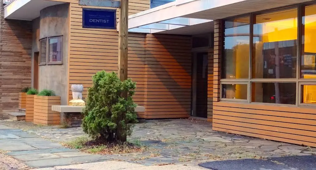 Cingel Dental - Professional dental clinic exterior with modern facilities