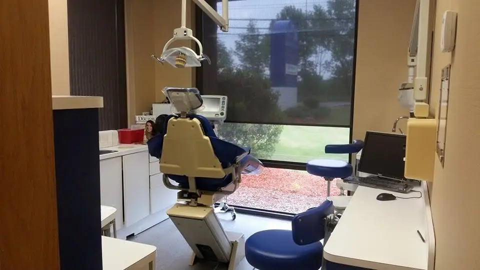 Dr. Munroe's Dental Center